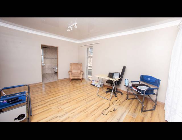 4 BEDROOM HOUSE FOR SALE IN SUNNYRIDGE